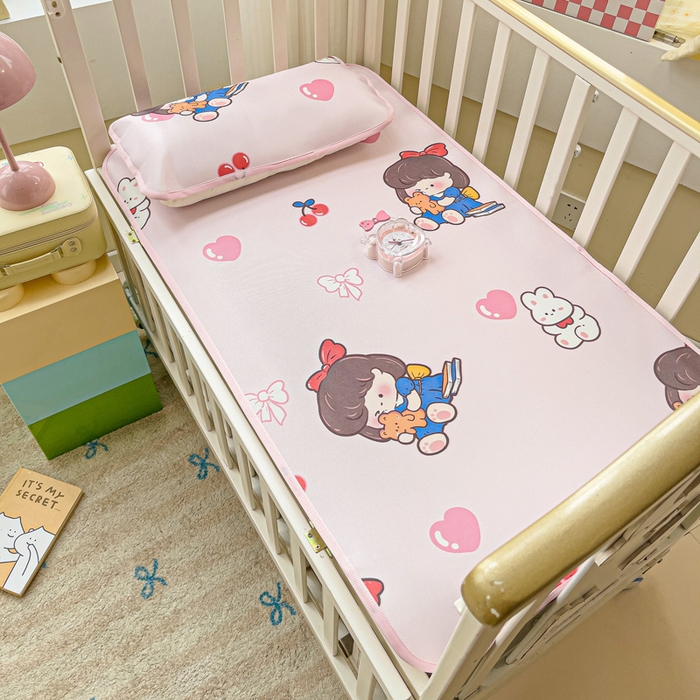 91家纺网 家纺一手货源 找家纺 富馨莱 2025新款幼儿园冰丝席A类抗菌儿童空调席支持定制尺寸 元气女孩