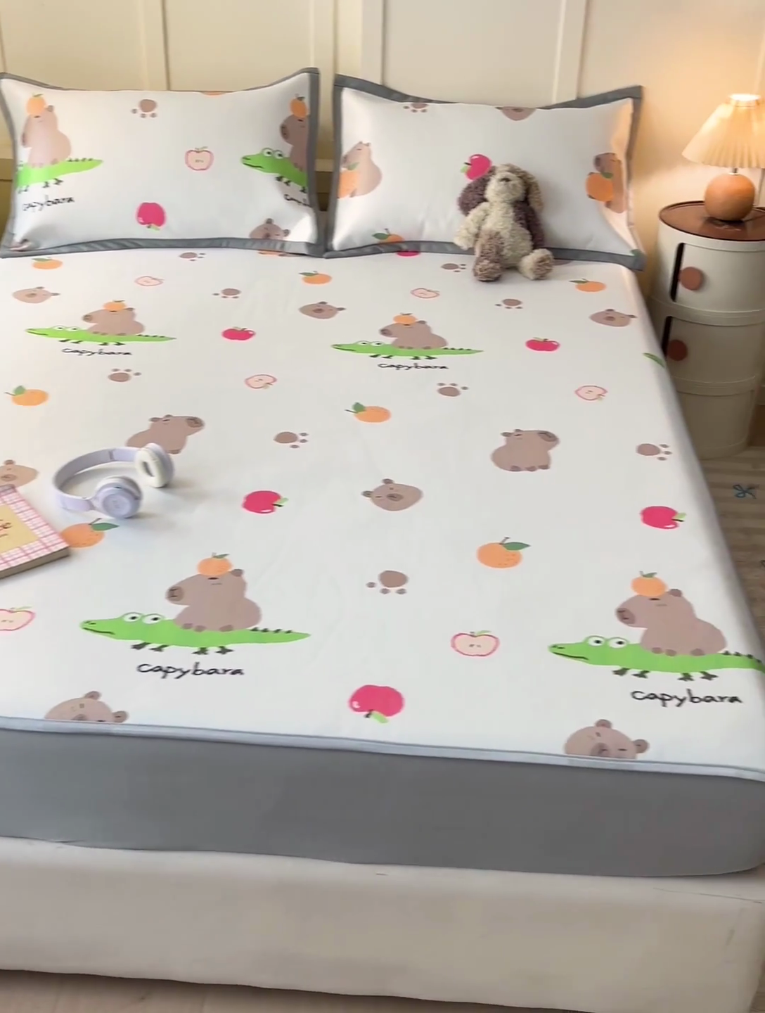 91家纺网 家纺一手货源 找家纺 富馨莱 2025新款床笠款冰藤印花凉席A类抗菌冰丝席支持定制尺寸 卡皮熊