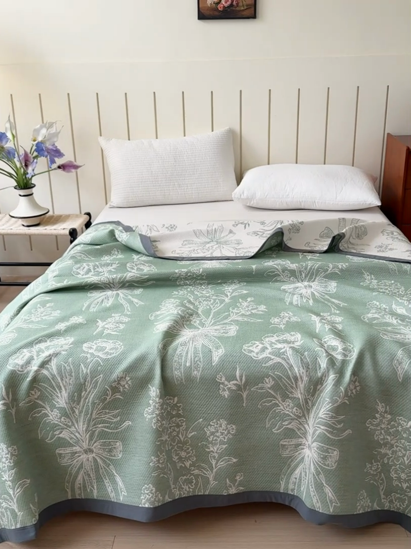 91家纺网 家纺一手货源 找家纺 2025新款A类纯棉针织三层纱提花多功能毯 绿色-花束