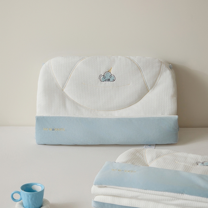 91家纺网 家纺一手货源 找家纺 昕科 2025新款云颈二合一可拆卸牵引枕芯-小被子小毯子枕头刺绣双层枕芯 云颈二合一枕-蓝色