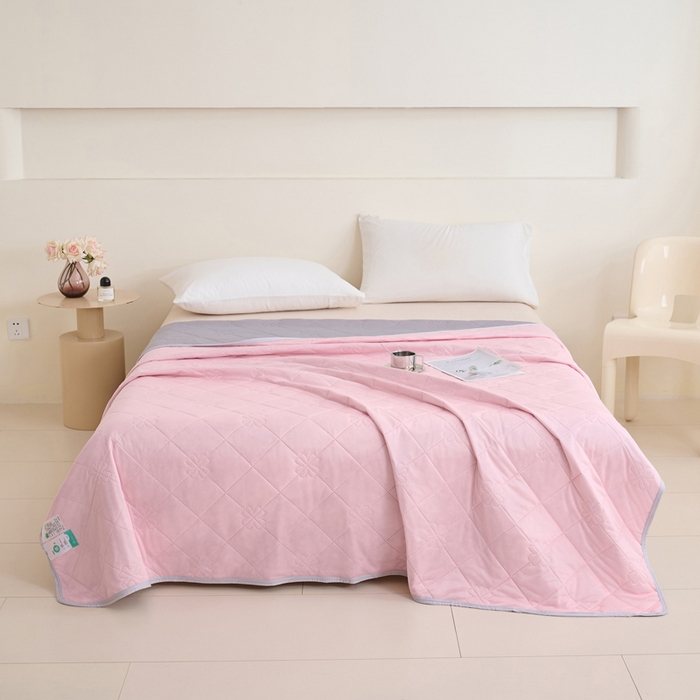 91家纺网 家纺一手货源 找家纺 畅销被业 2025新款A类凉感丝纯色压花夏被系列直播外贸跨境 浅粉