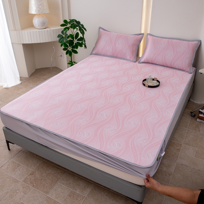 91家纺网 家纺一手货源 找家纺 凌云家纺  2025新款提花凉感冰丝席床笠款三明治凉席三件套 梦旋-粉