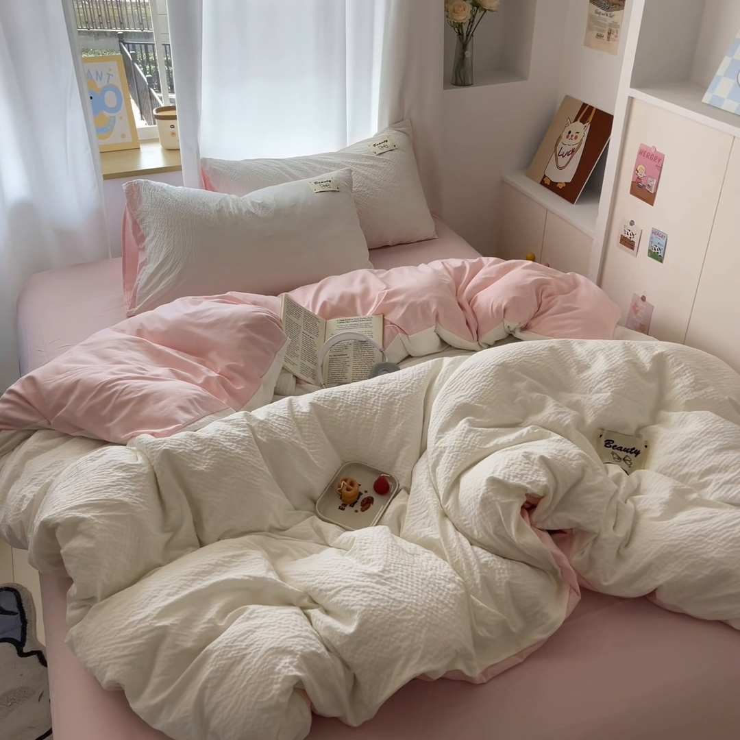 91家纺网 家纺一手货源 找家纺 （总）桃心家居 2025新款A类韩系亲肤软糯甜格泡泡水洗棉撞色奶呼呼织标蝴蝶少女四件套