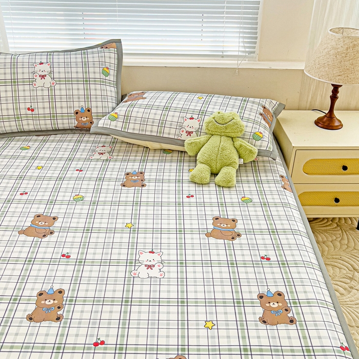 91家纺网 家纺一手货源 找家纺 富馨莱 2025新款平铺款冰藤印花凉席A类抗菌冰丝席支持定制尺寸 格子熊