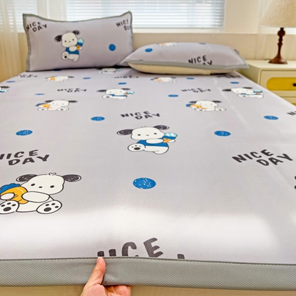 91家纺网 家纺一手货源 找家纺 富馨莱 2025新款平铺款冰藤印花凉席A类抗菌冰丝席支持定制尺寸 乖乖狗