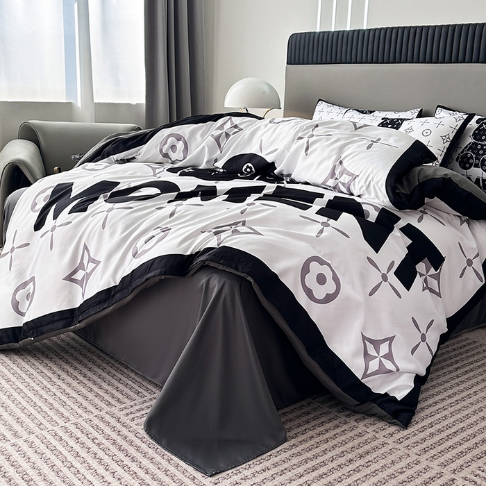 91家纺网 家纺一手货源 找家纺 2025新款水洗真丝数码印花四件套 路易熊-白