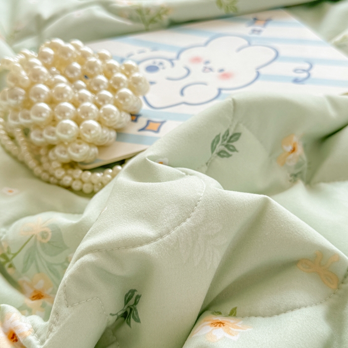 91家纺网 家纺一手货源 找家纺 慕尚家纺 2025新款水洗棉花边工艺羽丝棉卡通系列夏被 夏日蝴蝶