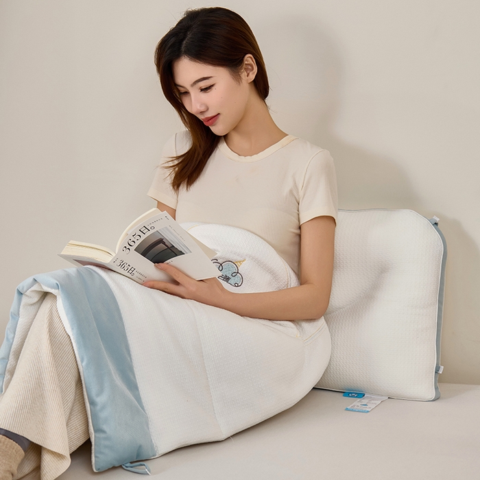 91家纺网 家纺一手货源 找家纺 昕科 2025新款云颈二合一可拆卸牵引枕芯-小被子小毯子枕头刺绣双层枕芯 云颈二合一枕-蓝色