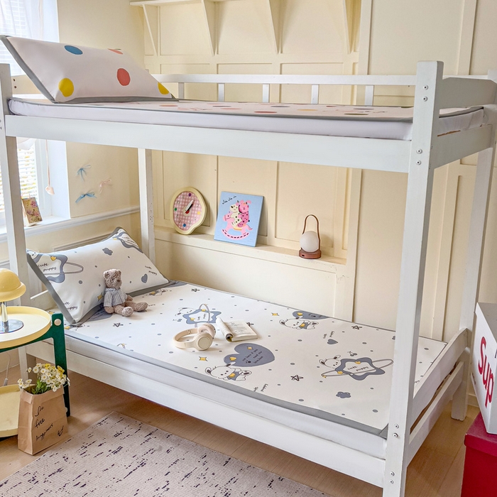 91家纺网 家纺一手货源 找家纺 富馨莱 2025新款学生平铺款冰藤印花凉席A类抗菌冰丝席支持定制尺寸 星星狗