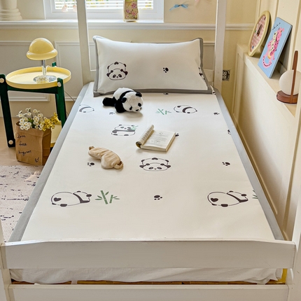 91家纺网 家纺一手货源 找家纺 富馨莱 2025新款学生平铺款冰藤印花凉席A类抗菌冰丝席支持定制尺寸 熊猫胖胖