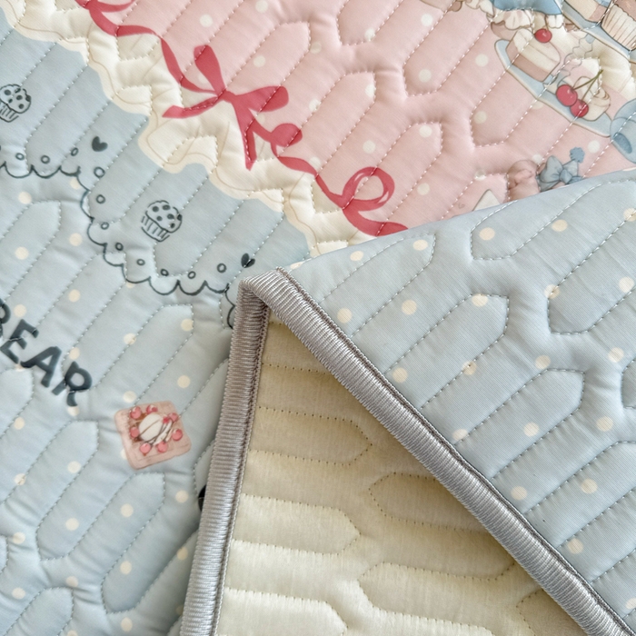 91家纺网 家纺一手货源 找家纺 慕尚家纺  2025春夏新款乳胶凉席水洗棉夏被夏凉被空调被三件套四件套 洛丽塔小熊