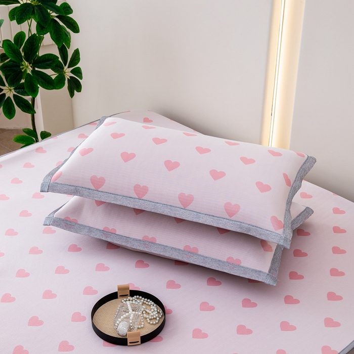 91家纺网 家纺一手货源 找家纺 凌云家纺  2025新款提花凉感冰丝席床笠款三明治凉席三件套 甜心-粉