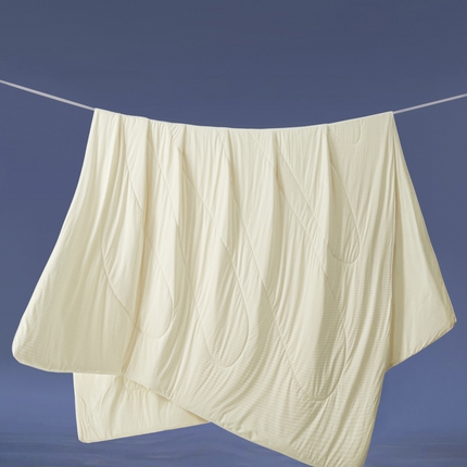 91家纺网 家纺一手货源 找家纺 库里梦家纺 2025新款100%真锦氨无印提花凉感空调被-条纹 条纹奶油黄