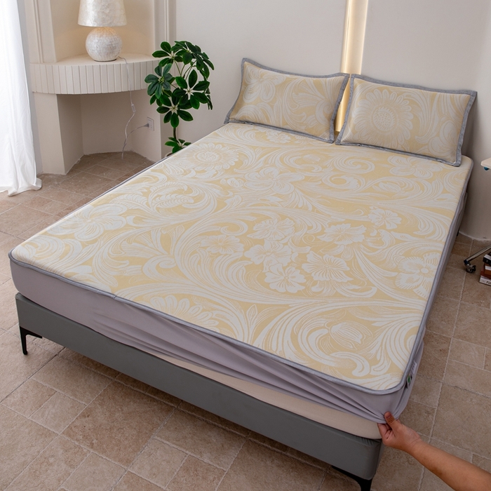 91家纺网 家纺一手货源 找家纺 凌云家纺  2025新款提花凉感冰丝席床笠款三明治凉席三件套 萱花-金