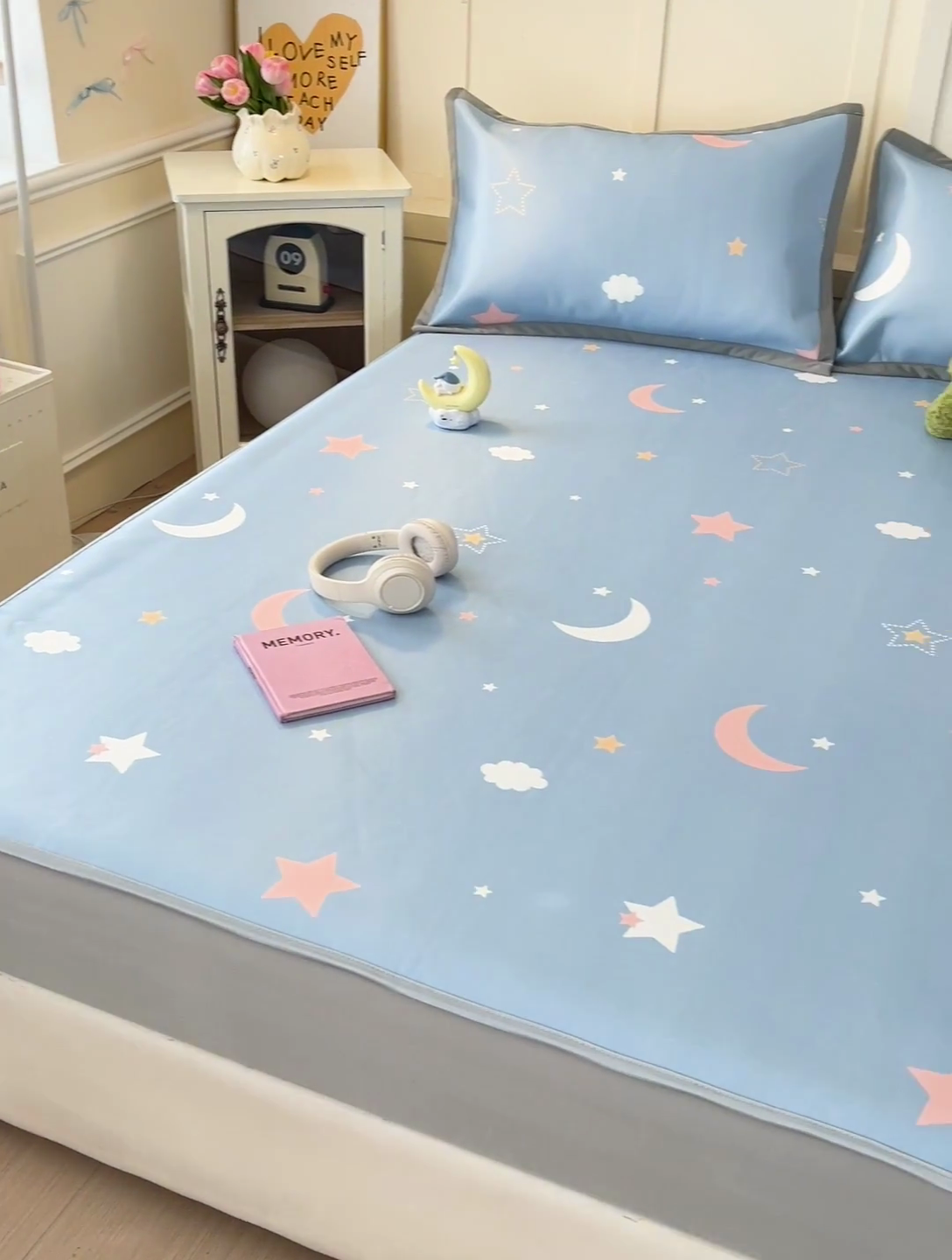 91家纺网 家纺一手货源 找家纺 富馨莱 2025新款床笠款冰藤印花凉席A类抗菌冰丝席支持定制尺寸 星空