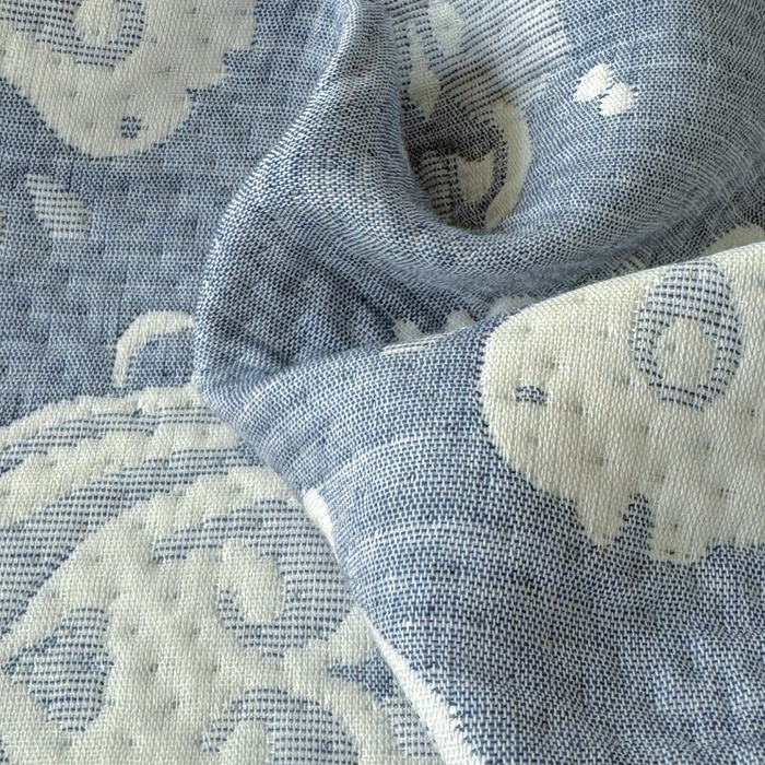 91家纺网 家纺一手货源 找家纺 2025新款A类纯棉针织三层纱提花多功能毯 蓝色-四叶花