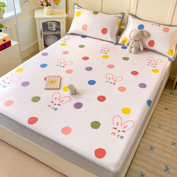 91家纺网 家纺一手货源 找家纺 富馨莱 2025新款床笠款冰藤印花凉席A类抗菌冰丝席支持定制尺寸 圆点兔兔