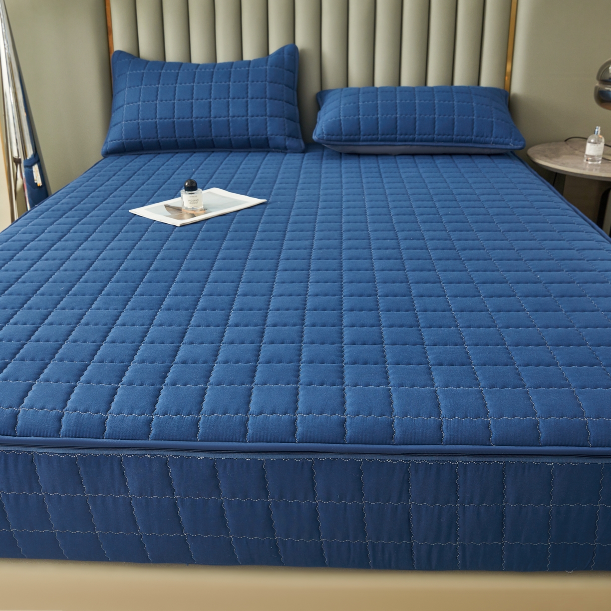 91家纺网 家纺一手货源 找家纺 欧邦 2025新款可拆卸六面全包夹棉床笠 五面夹棉-魅宝蓝