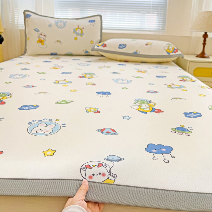 91家纺网 家纺一手货源 找家纺 富馨莱 2025新款平铺款冰藤印花凉席A类抗菌冰丝席支持定制尺寸 宇航员