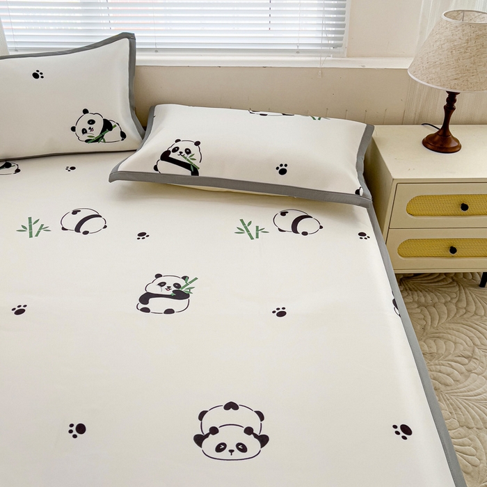 91家纺网 家纺一手货源 找家纺 富馨莱 2025新款平铺款冰藤印花凉席A类抗菌冰丝席支持定制尺寸 熊猫胖胖