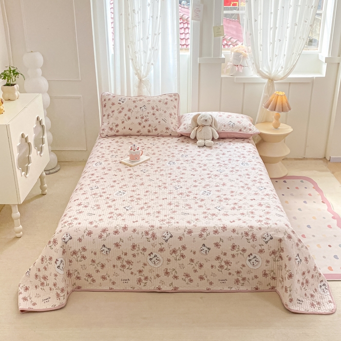 91家纺网 家纺一手货源 找家纺 顺顺家纺 2025新款全棉卡通夹棉床盖 花枝夜梦