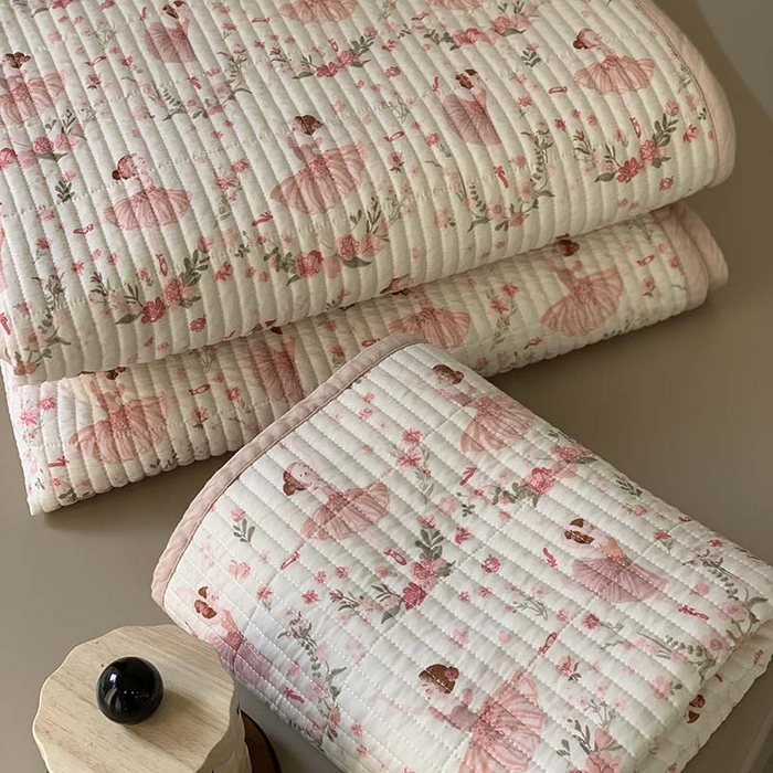 91家纺网 家纺一手货源 找家纺 汇庭 2025新款蔓莎床盖三件套系列-实拍 典雅女孩