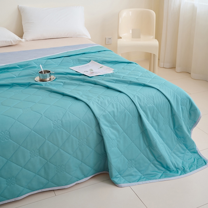 91家纺网 家纺一手货源 找家纺 畅销被业 2025新款A类凉感丝纯色压花夏被系列直播外贸跨境 墨绿