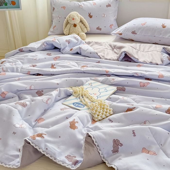 91家纺网 家纺一手货源 找家纺 慕尚家纺 2025新款水洗棉花边工艺羽丝棉卡通系列夏被 中国白兔