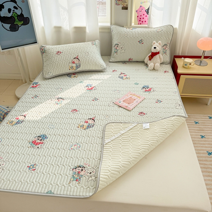 91家纺网 家纺一手货源 找家纺 慕尚家纺  2025春夏新款乳胶凉席水洗棉夏被夏凉被空调被三件套四件套 蜡笔小新