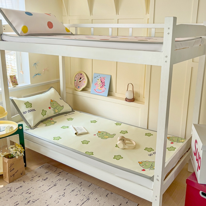 91家纺网 家纺一手货源 找家纺 富馨莱 2025新款学生平铺款冰藤印花凉席A类抗菌冰丝席支持定制尺寸 小萌龙