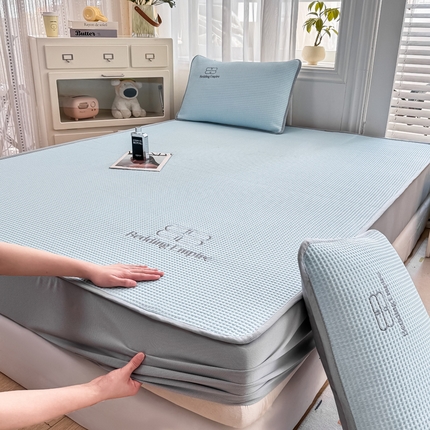 2025年新款乙纶华夫格刺绣熊猫漫野冰豆豆系列 天空蓝-床笠款