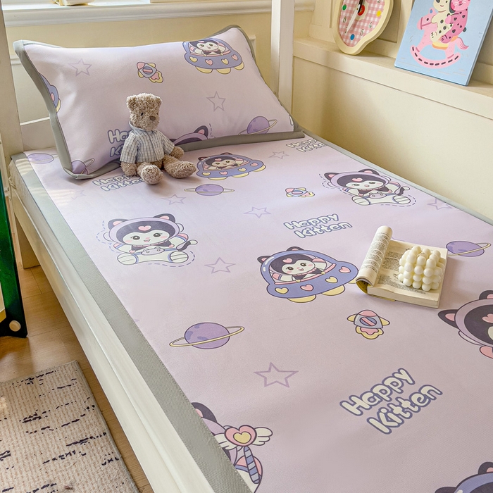 91家纺网 家纺一手货源 找家纺 富馨莱 2025新款学生平铺款冰藤印花凉席A类抗菌冰丝席支持定制尺寸 淘气喵