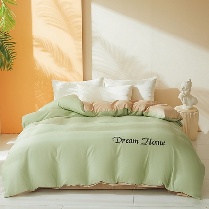 91家纺网 家纺一手货源 找家纺 七仙女家纺 2025新款水洗真丝-梦幻家园系列单被套 浅豆绿+奶杏色