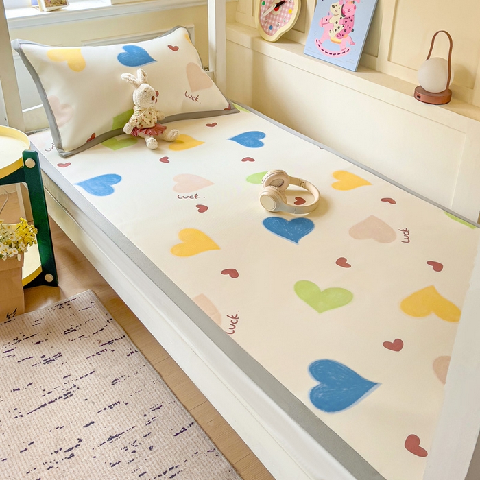 91家纺网 家纺一手货源 找家纺 富馨莱 2025新款学生平铺款冰藤印花凉席A类抗菌冰丝席支持定制尺寸 心意满满