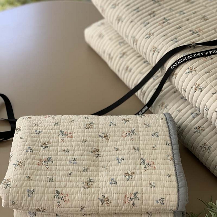 91家纺网 家纺一手货源 找家纺 汇庭 2025新款蔓莎床盖三件套系列-实拍 半夏花语