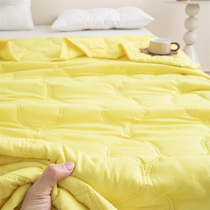 91家纺网 家纺一手货源 找家纺 梵心家纺 2025新款直播热款印花夏凉被空调被被子被芯水洗棉夏被 黄色