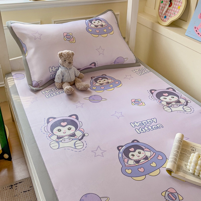 91家纺网 家纺一手货源 找家纺 富馨莱 2025新款学生平铺款冰藤印花凉席A类抗菌冰丝席支持定制尺寸 淘气喵