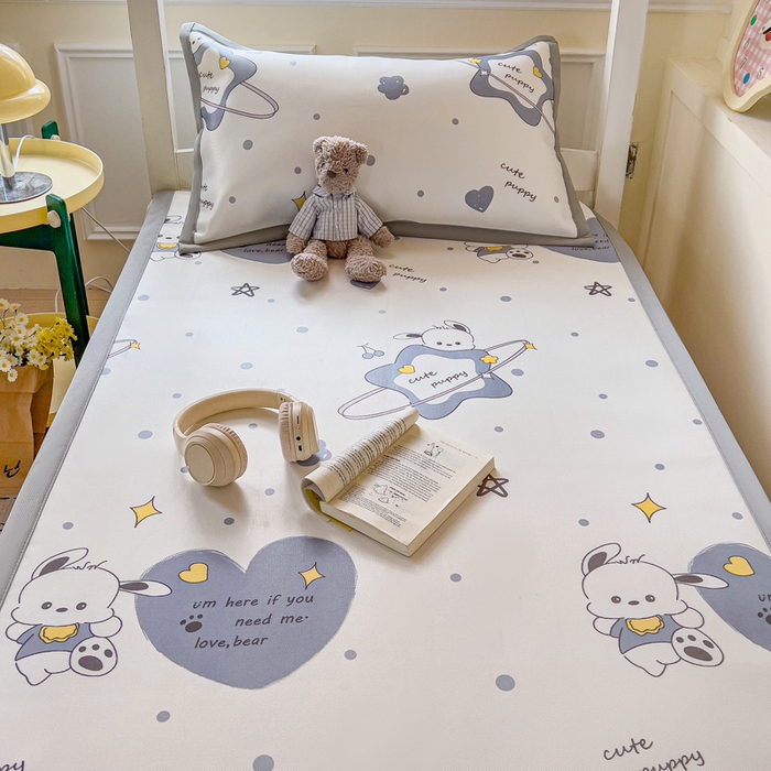 91家纺网 家纺一手货源 找家纺 富馨莱 2025新款学生平铺款冰藤印花凉席A类抗菌冰丝席支持定制尺寸 星星狗