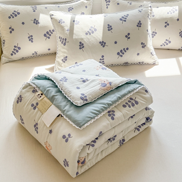 91家纺网 家纺一手货源 找家纺 慕尚家纺 2025新款水洗棉花边工艺羽丝棉卡通系列夏被 兔稚