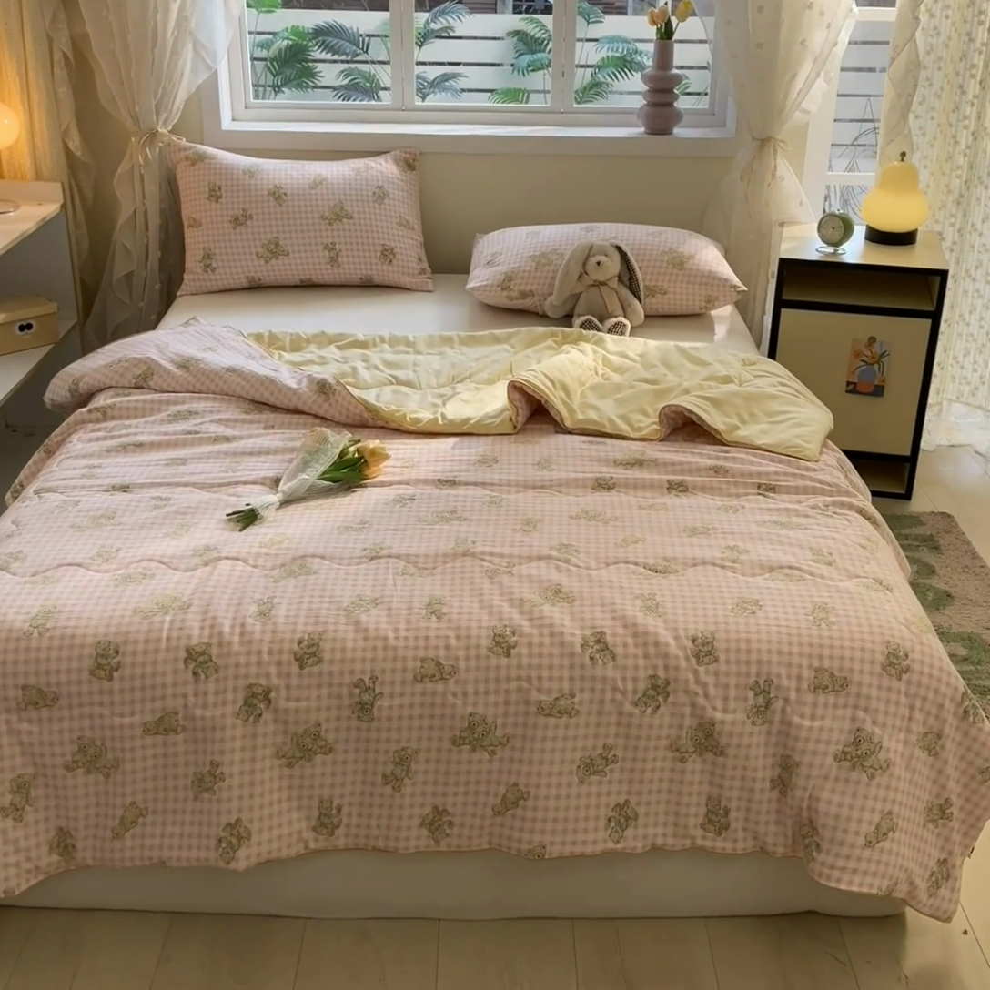 91家纺网 家纺一手货源 找家纺 贝扬思家纺 2025新款水洗皱皱纱系列夏被-系列二 关于小熊