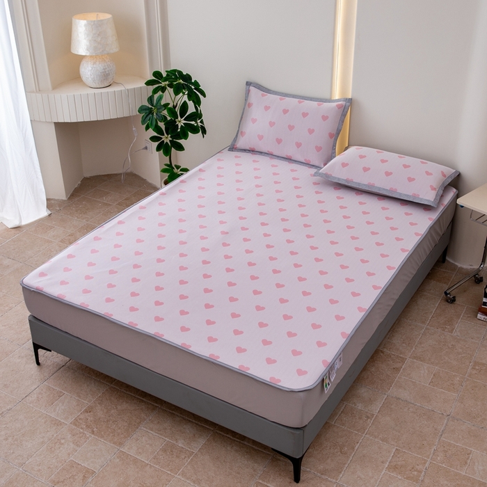 91家纺网 家纺一手货源 找家纺 凌云家纺  2025新款提花凉感冰丝席床笠款三明治凉席三件套 甜心-粉