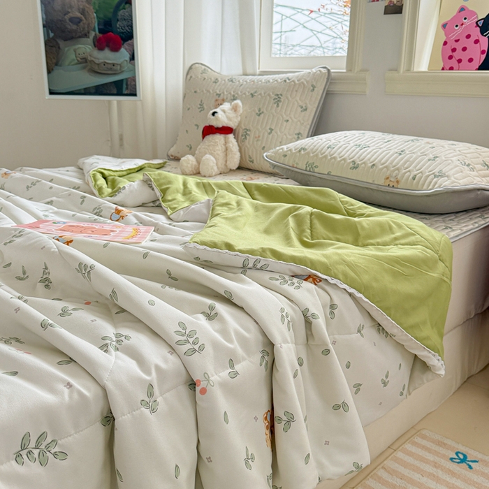 91家纺网 家纺一手货源 找家纺 慕尚家纺  2025春夏新款乳胶凉席水洗棉夏被夏凉被空调被三件套四件套 邻家小熊