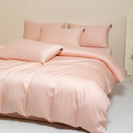 91家纺网 家纺一手货源 找家纺 舒慕家纺 2025新款100s高支贡缎长绒棉纯色四件套双拼四件套（送包装） 白桃粉