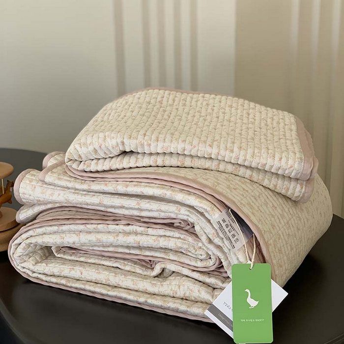 91家纺网 家纺一手货源 找家纺 汇庭 2025新款蔓莎床盖三件套系列-实拍 粉可利