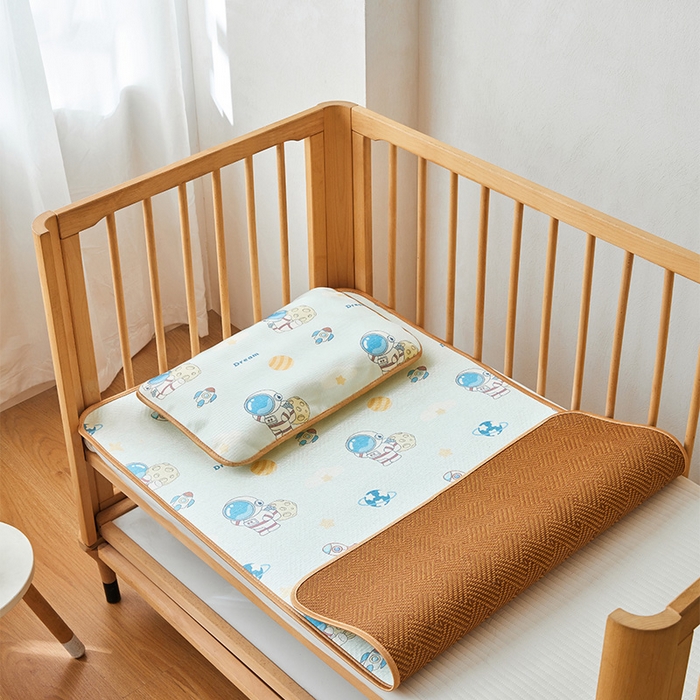 91家纺网 家纺一手货源 找家纺 嗨生活 2025新款古藤席冰丝席双面可用儿童凉席幼儿园凉席双面凉感 清凉熟睡凉席 航天员