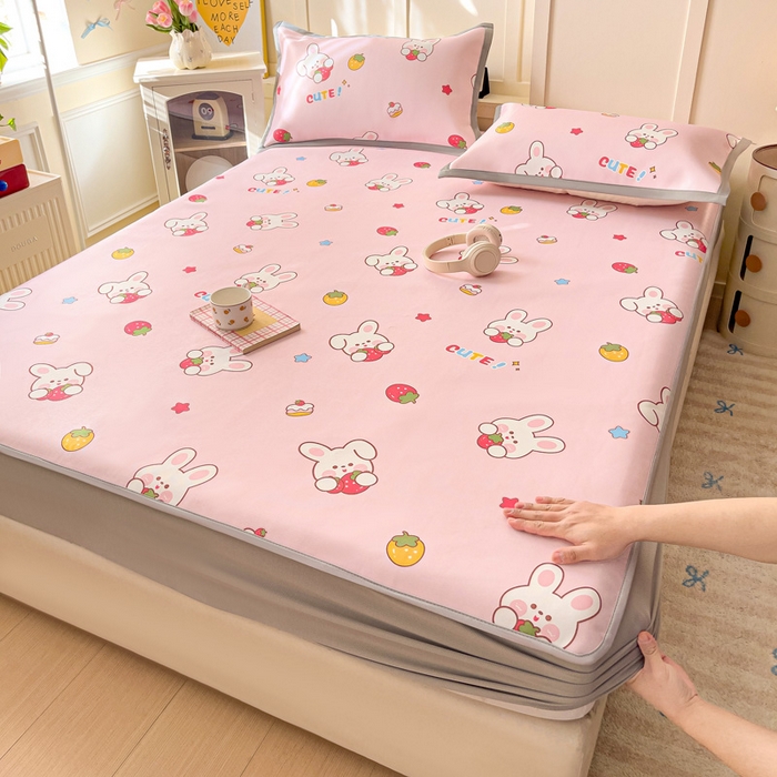 91家纺网 家纺一手货源 找家纺 富馨莱 2025新款床笠款冰藤印花凉席A类抗菌冰丝席支持定制尺寸 甜心兔