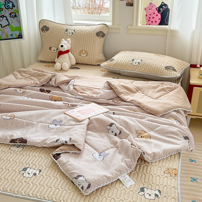 91家纺网 家纺一手货源 找家纺 慕尚家纺  2025春夏新款乳胶凉席水洗棉夏被夏凉被空调被三件套四件套 巴克狗