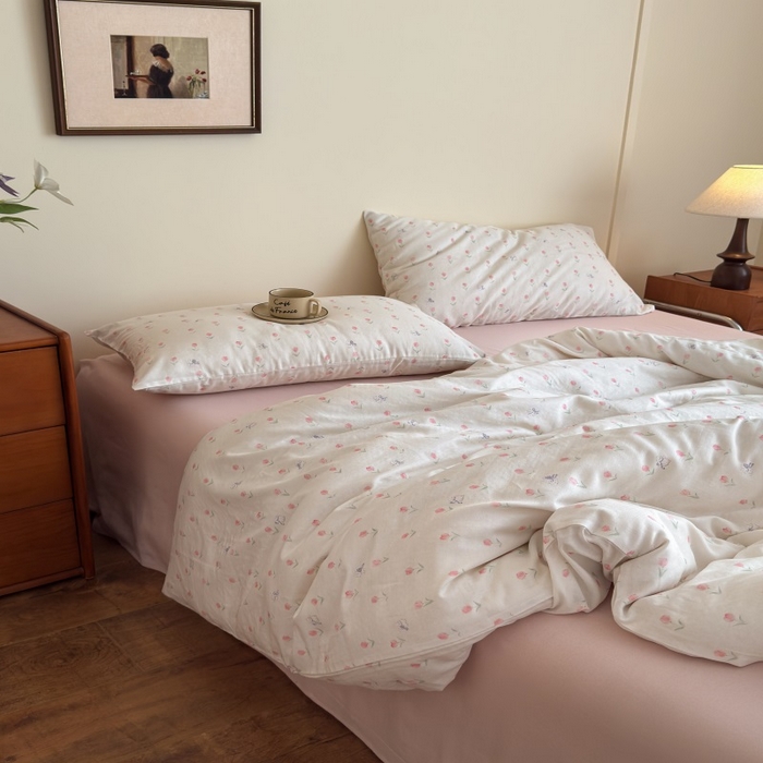 91家纺网 家纺一手货源 找家纺 曲之慕2025新款A类母婴级有氧全棉纯棉双层纱印花四件套 朵拉-粉