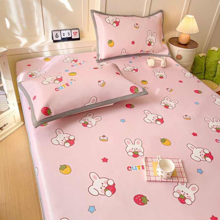 91家纺网 家纺一手货源 找家纺 富馨莱 2025新款床笠款冰藤印花凉席A类抗菌冰丝席支持定制尺寸 甜心兔