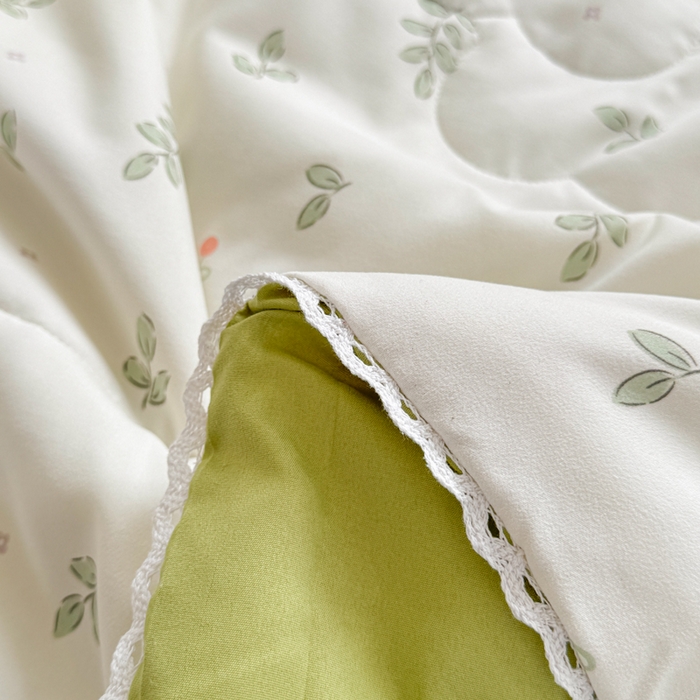 91家纺网 家纺一手货源 找家纺 慕尚家纺 2025新款水洗棉花边工艺羽丝棉卡通系列夏被 邻家小熊